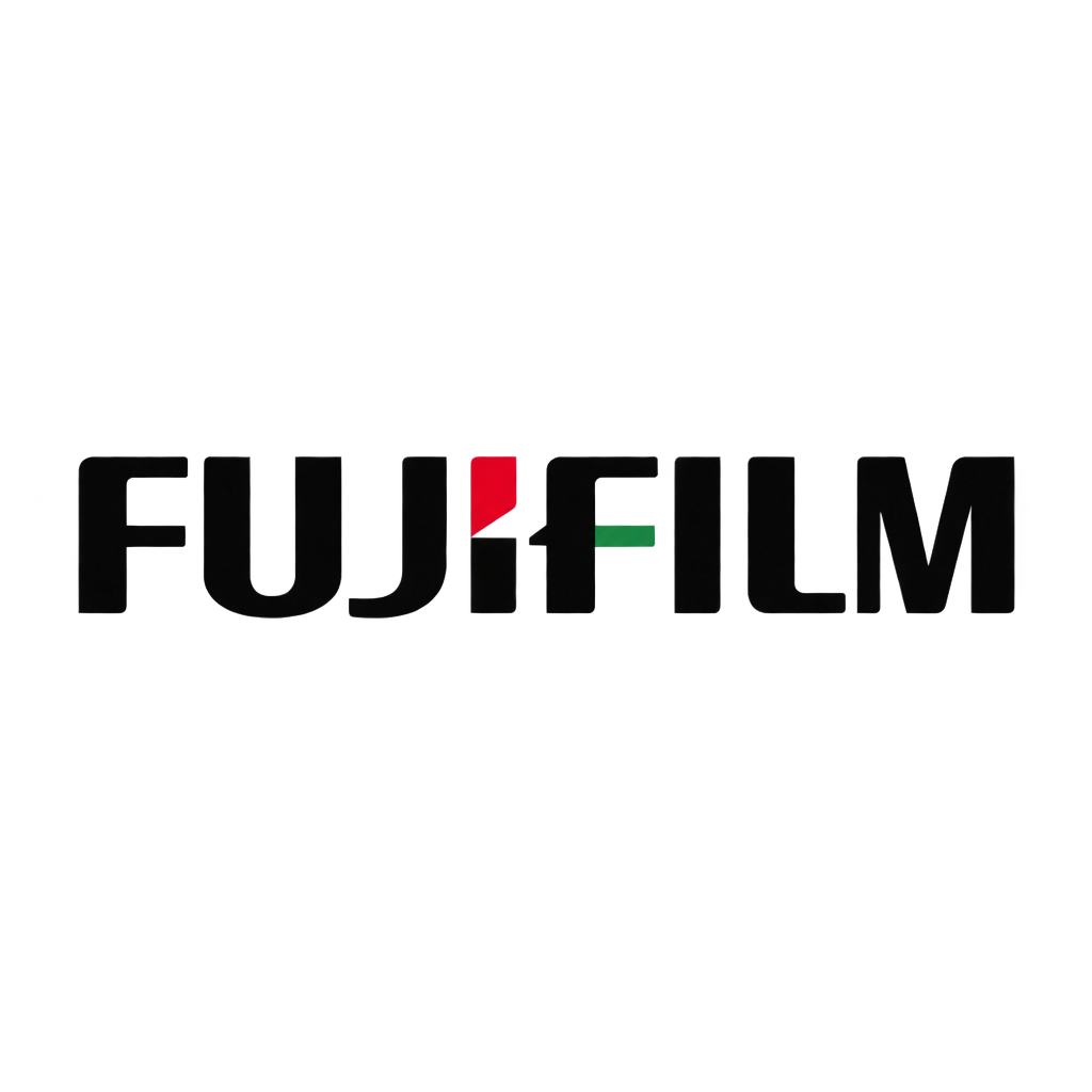 Fujifilm 黑色字标配绿色与红色方形元素，识别度接近官方样式