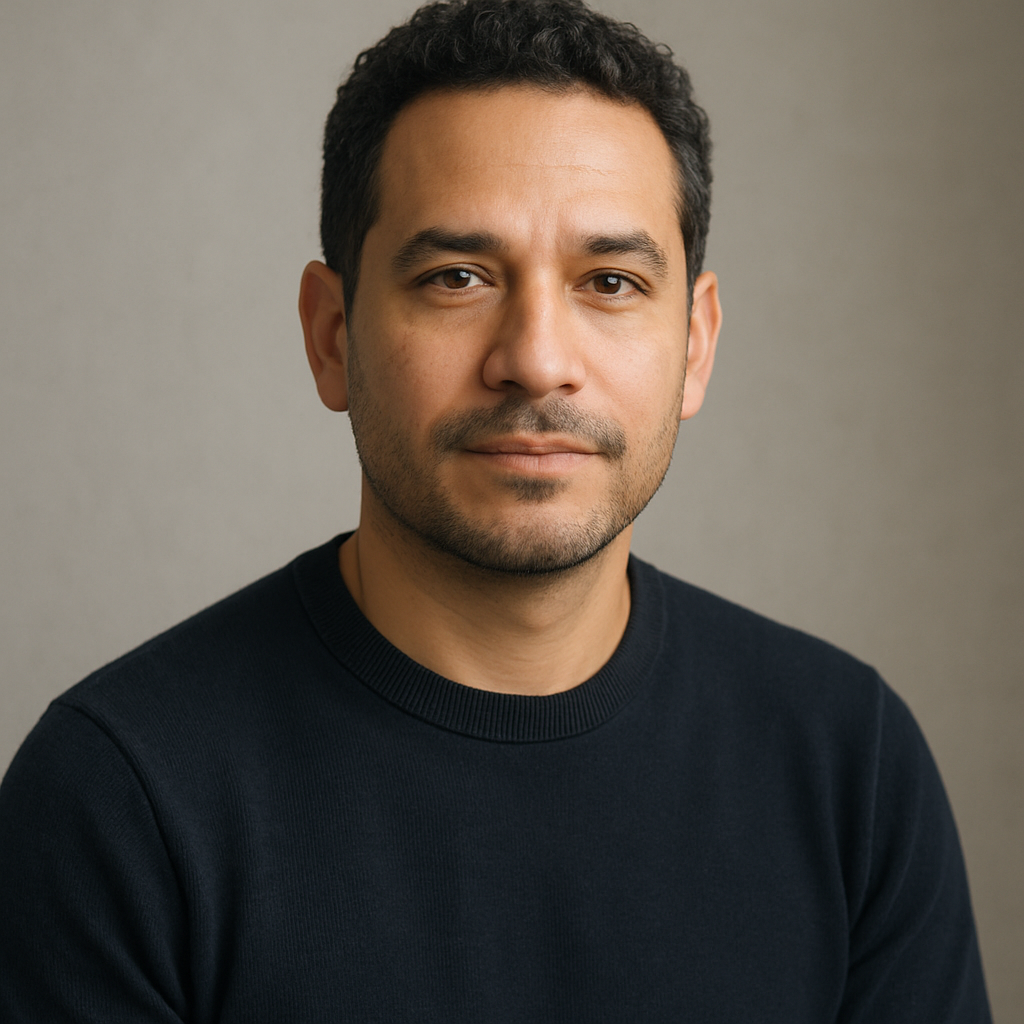 Portrait of Luis Herrera, SaaS founder