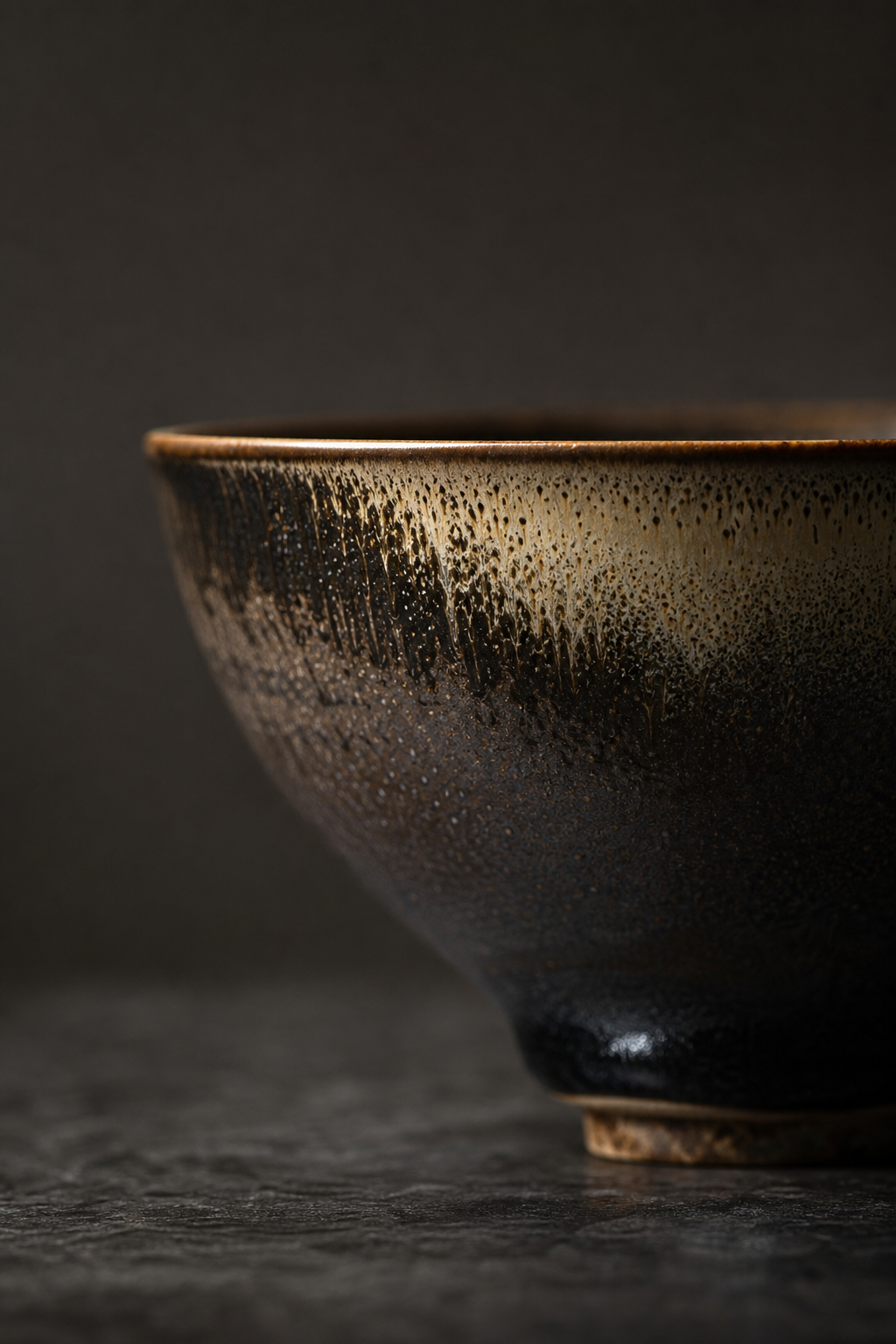 Unique Bowl V glaze close-up