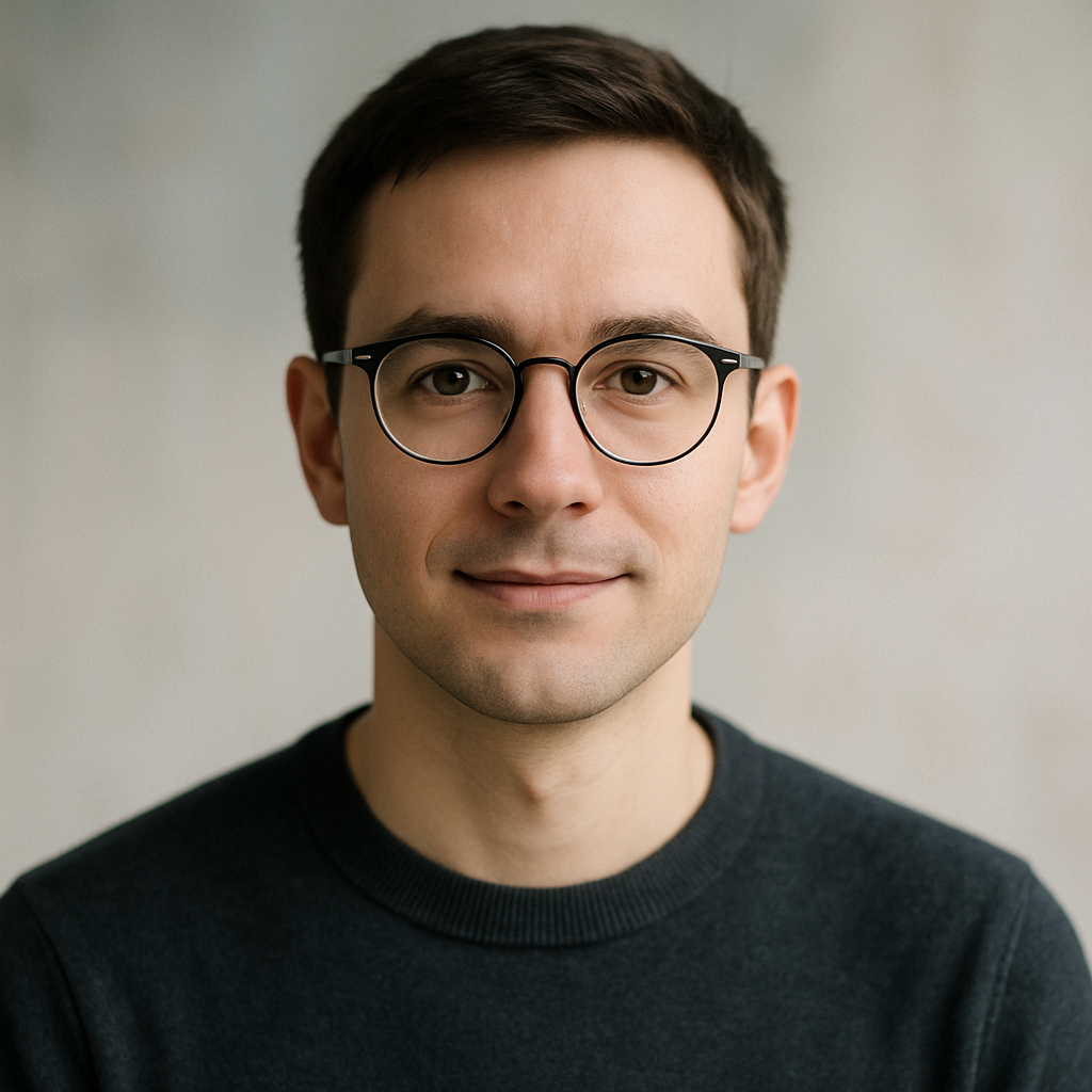 戴圆框眼镜的读者头像