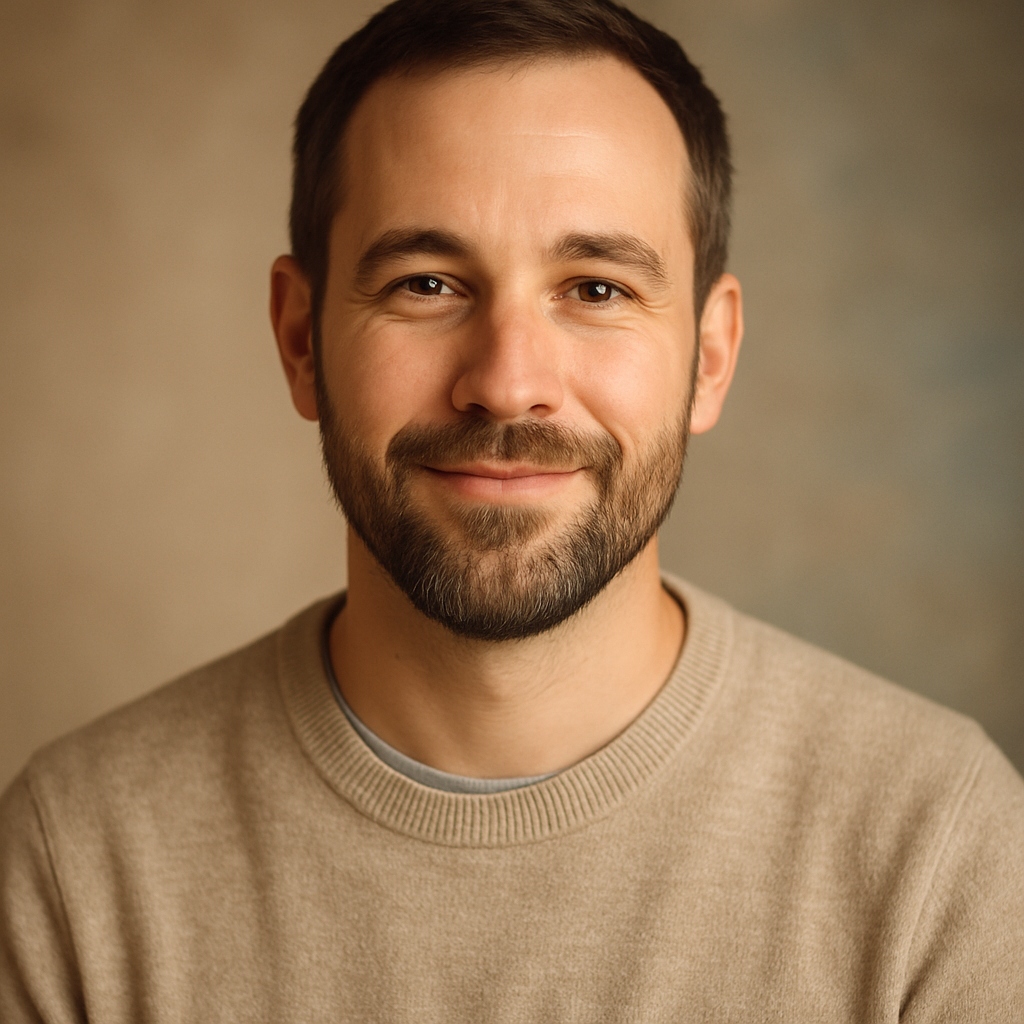 Retrato de un padre con barba corta y sonrisa tranquila