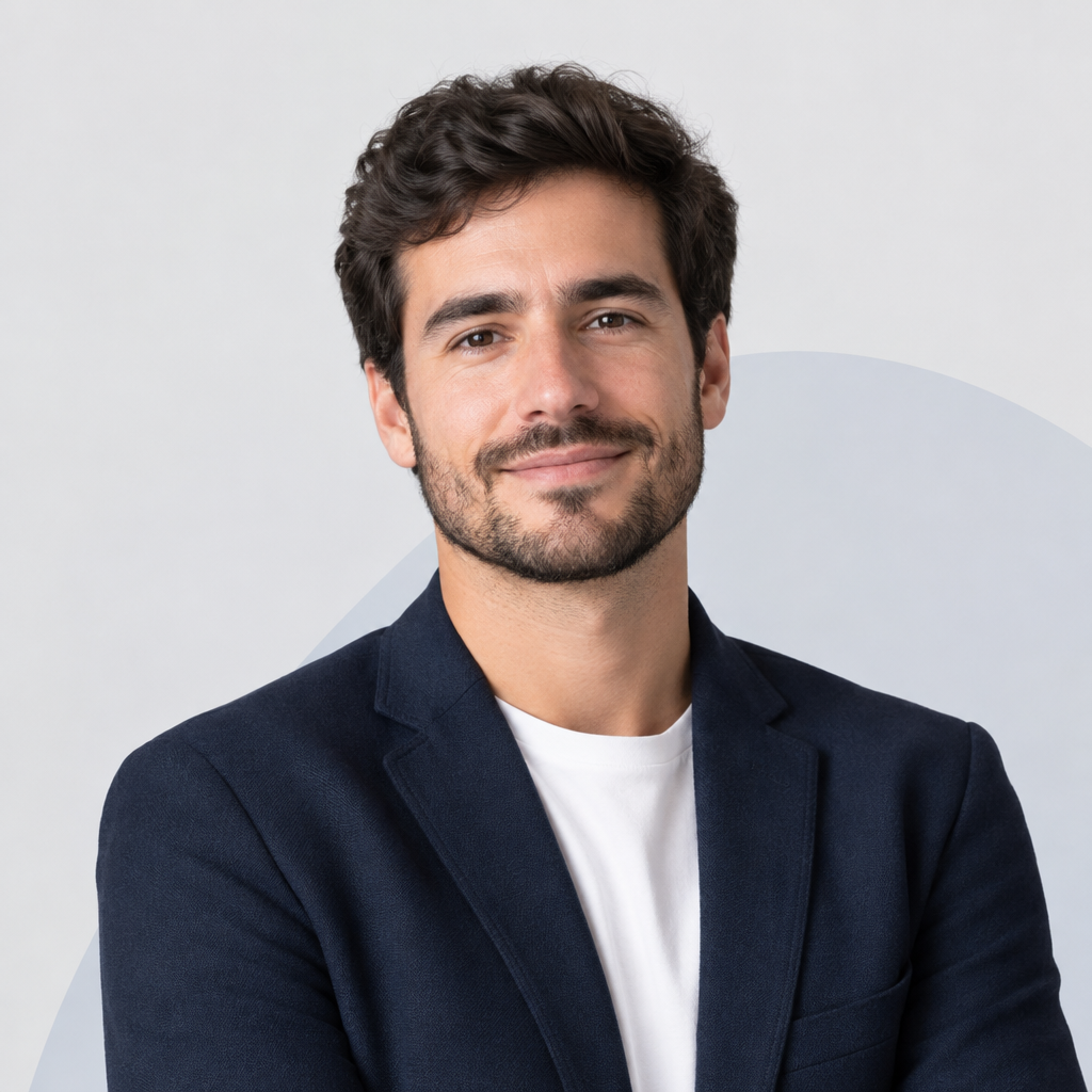 Retrato de Javier Molina, Especialista en ecosistema cripto