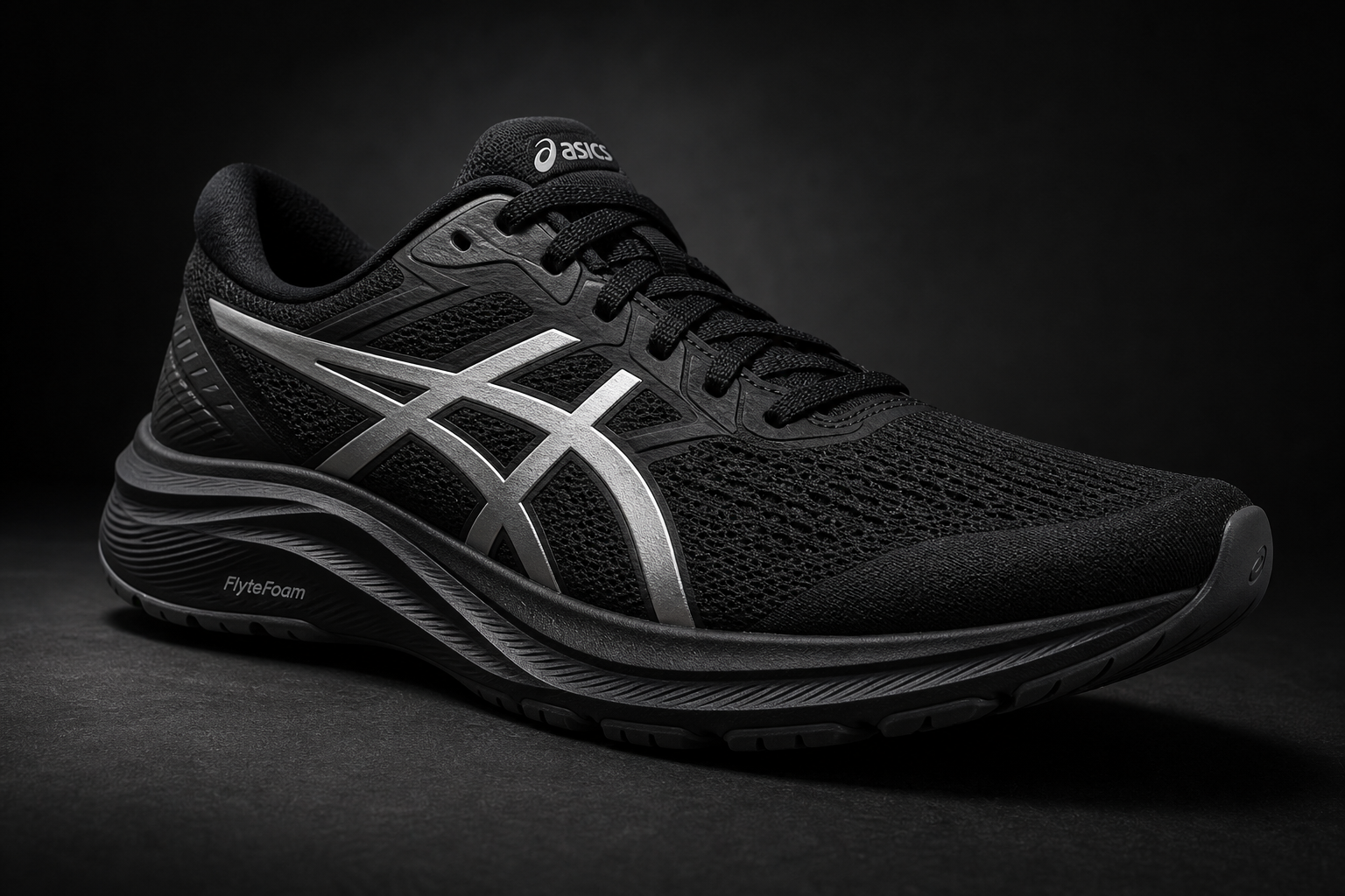 Versatile performance shoe with sleek structure and all-day comfort.