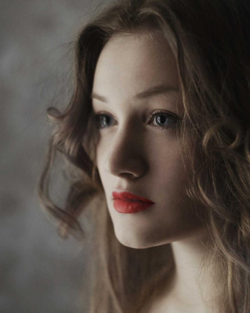 Portrait of a woman with auburn hair and red lipstick
