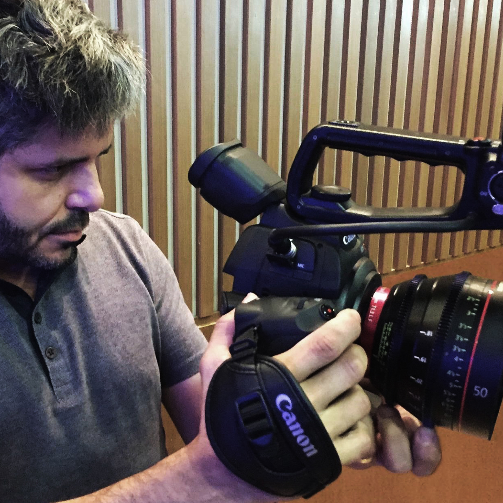 Retrato editorial de Wesley Meoli, fundador da MEOLI.TV