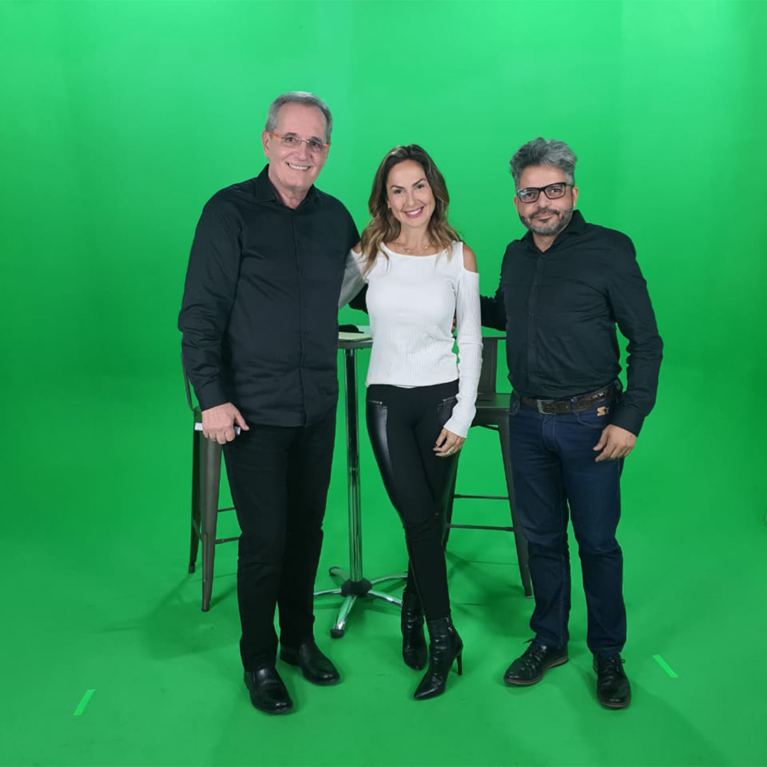 Direção criativa em gravação com Walter Longo em produção institucional.