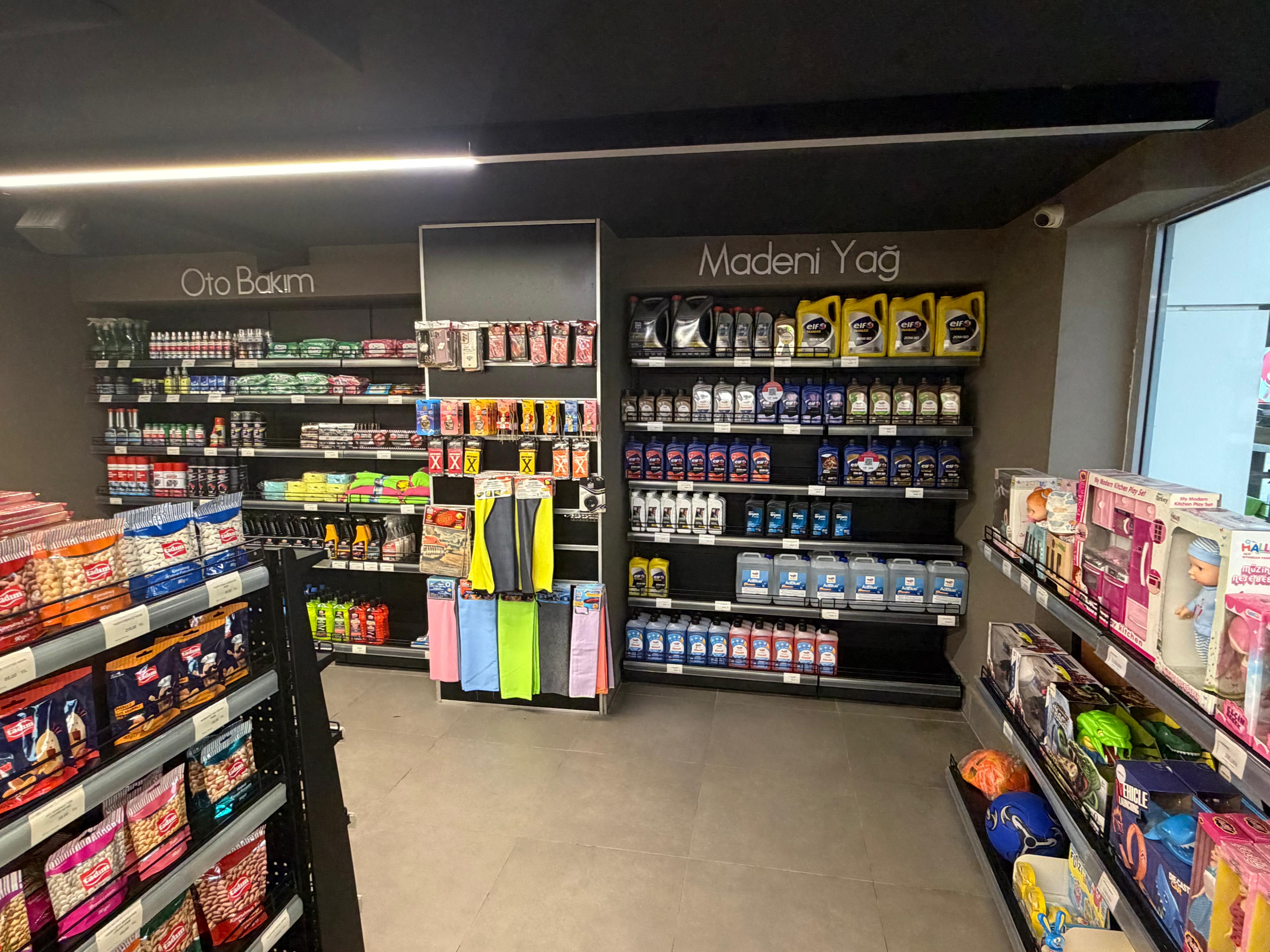 Gülez Petrol market içindeki ödeme noktası ve servis tezgâhı