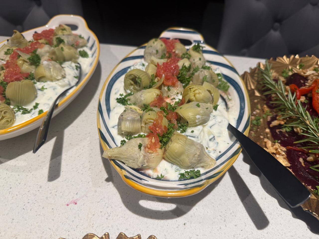 Chef profesional en acción en Costa Rica: cocina personalizada y eventos gastronómicos premium