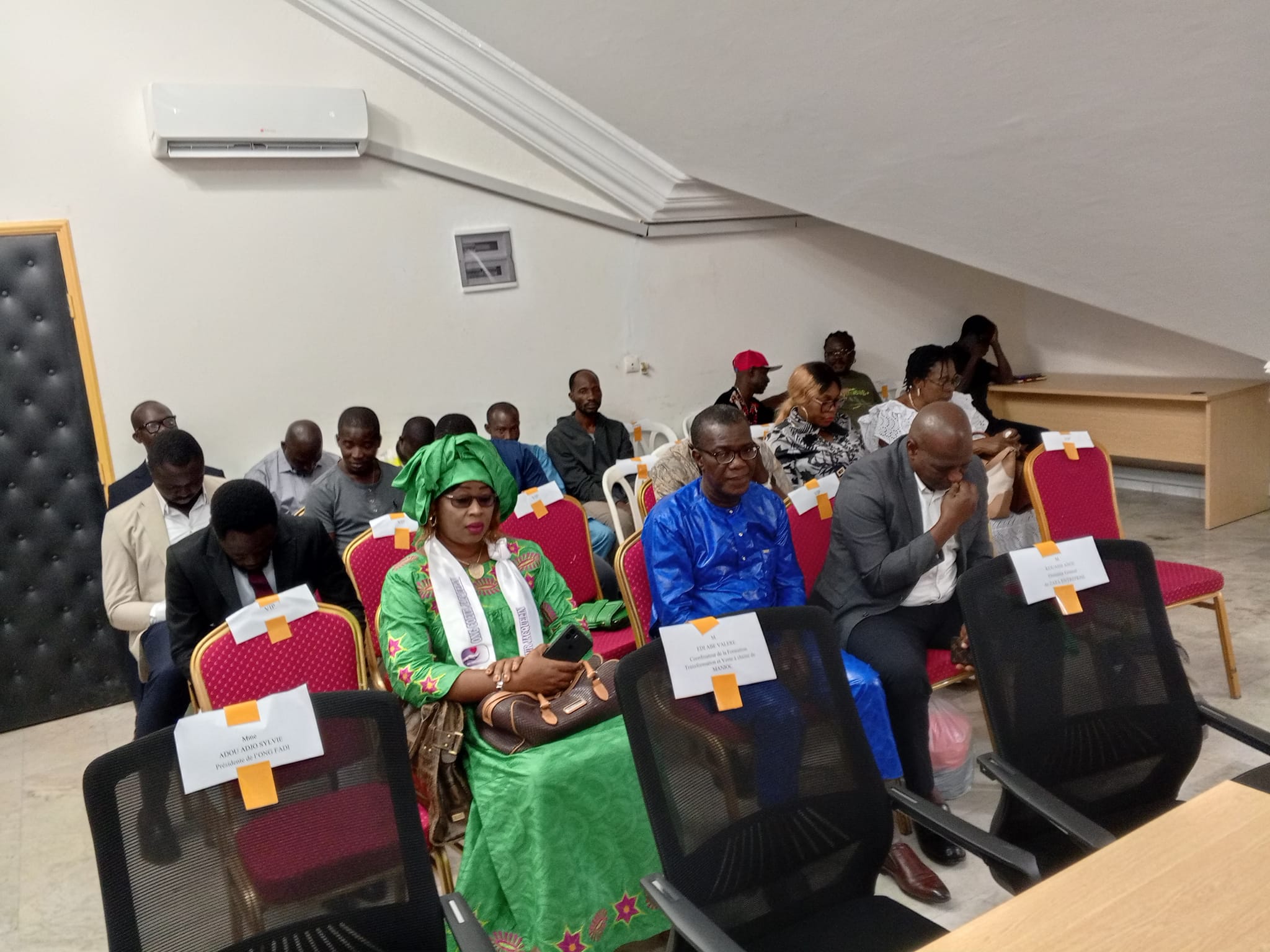 Séance de sensibilisation à la solidarité et à l’entraide, animée par un membre de l’association.