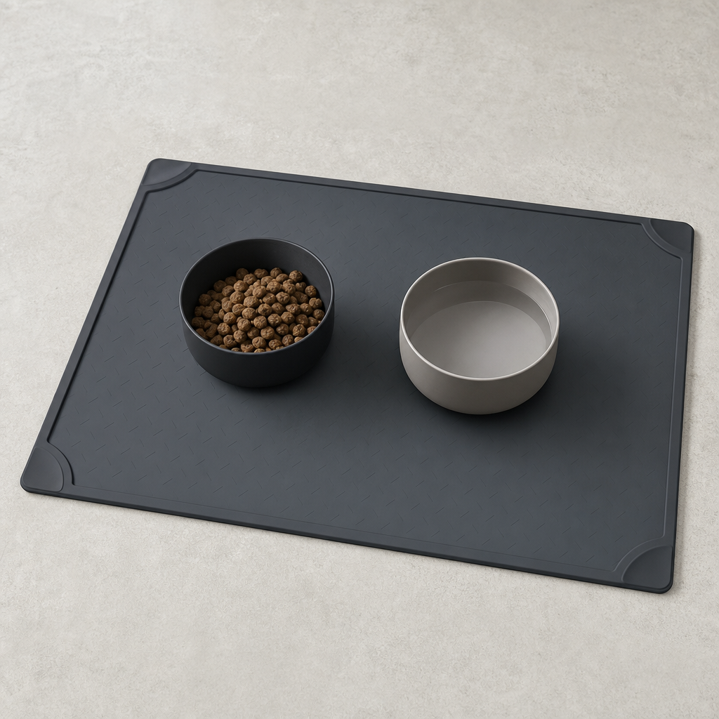 Oversized silicone feeding mat for large dogs