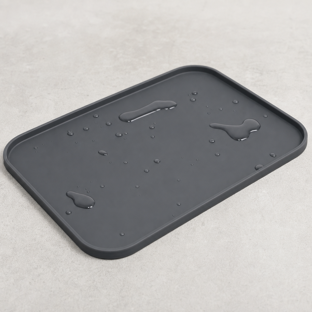 Waterproof silicone feeding mat with sealed surface
