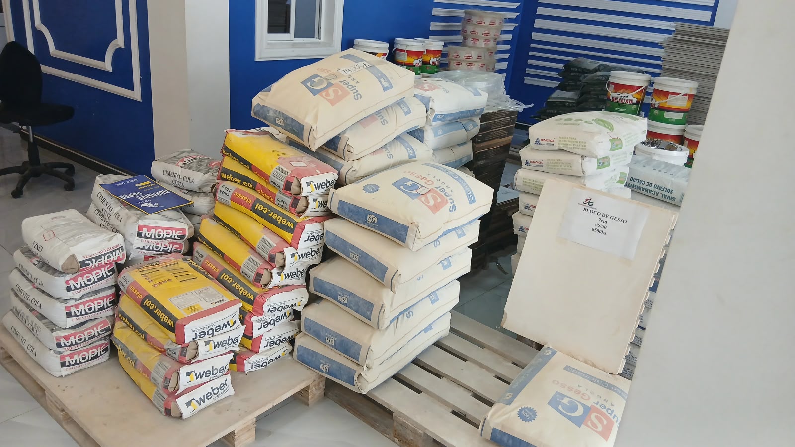 Pó de gesso para aplicação em acabamentos